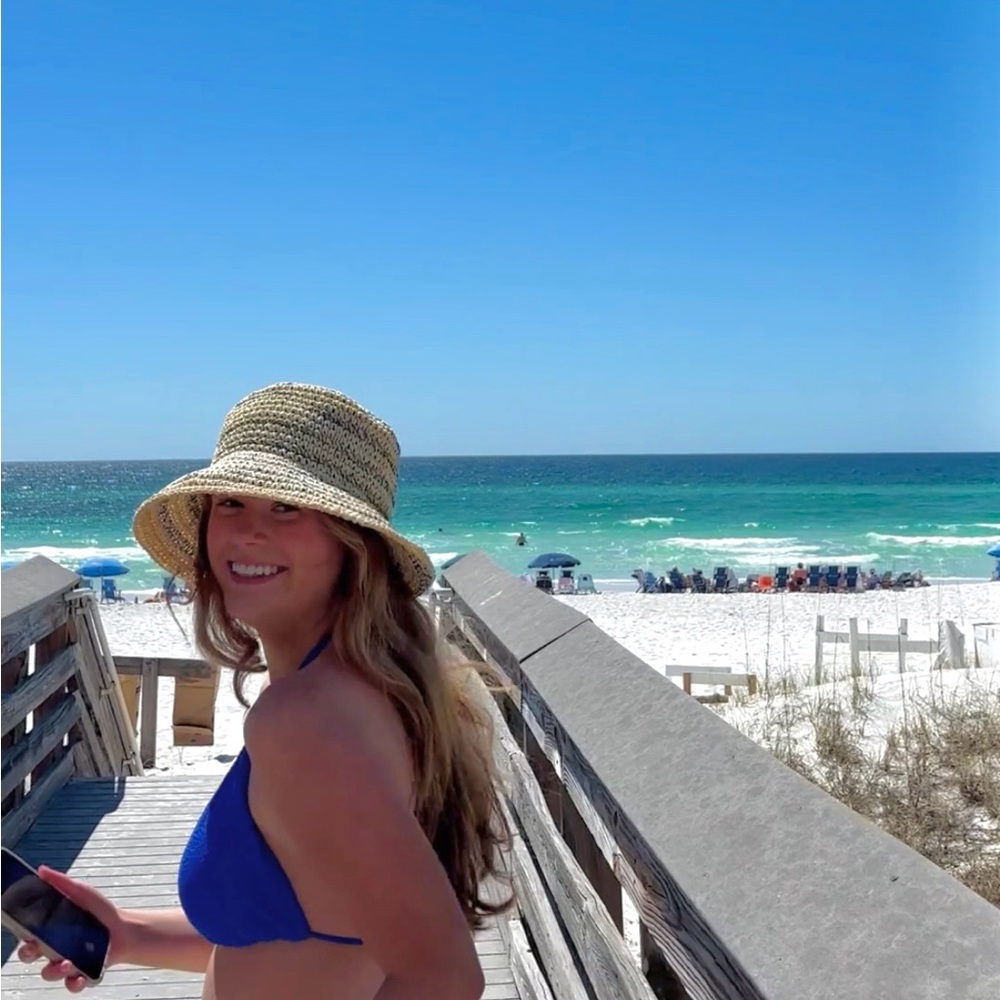 Meet your Posher, Amelia